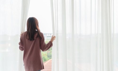 Com que Frequência Limpar Suas Cortinas: Dicas Essenciais para Manter a Casa Saudável e Organizada